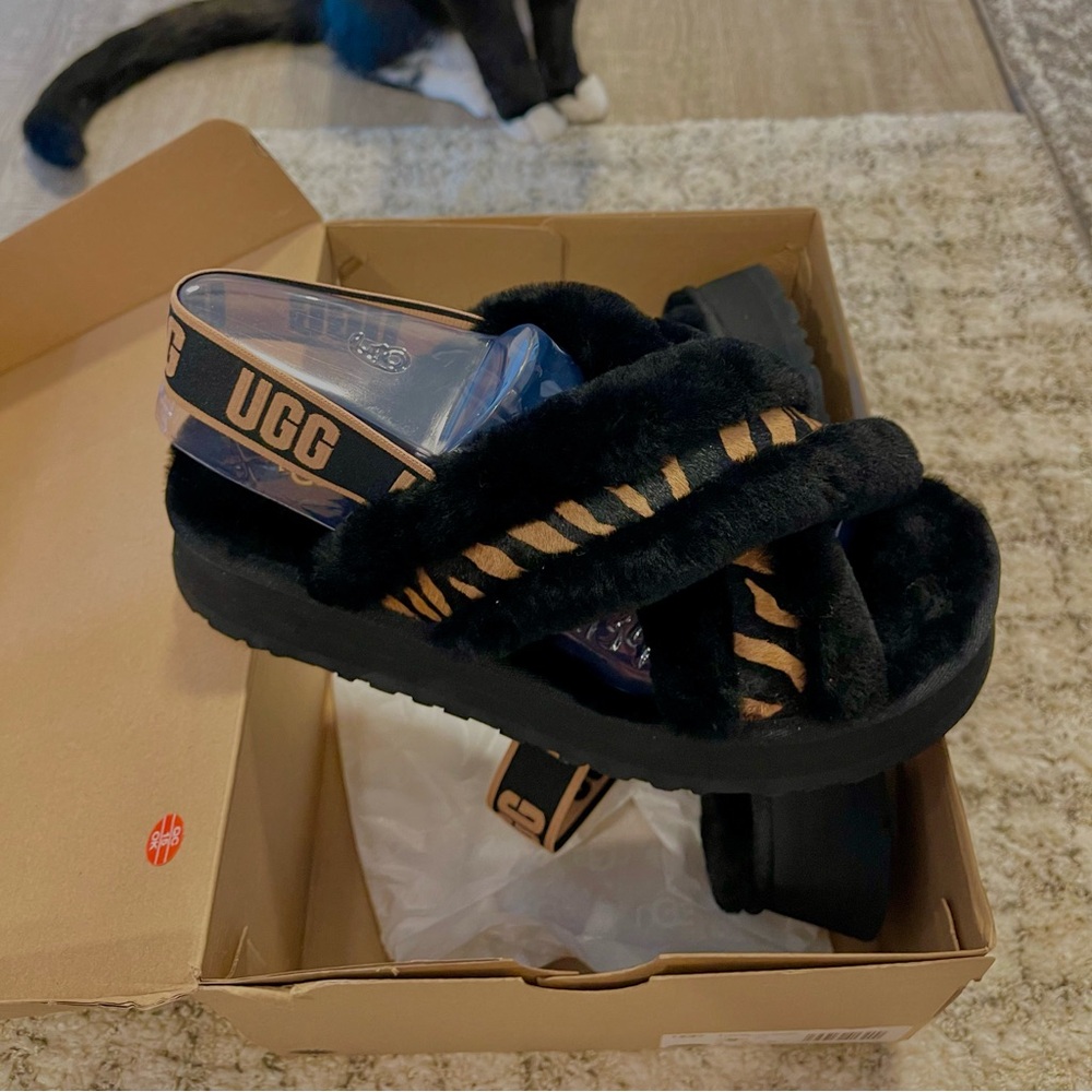 UGG DISCO CROSS SLIDE TIGER PRINT - Picture 3 of 8